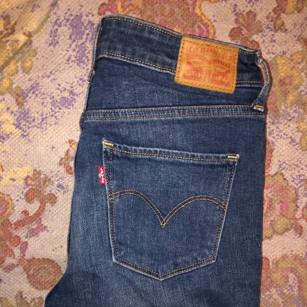 High rise Levi Jeans — never worn